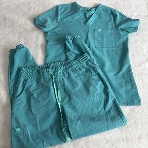 Garde Malade Teal/Blue Scrub Set Women’s Size Medium